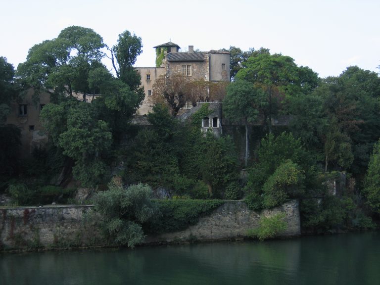 Mis à prix à 600 000 euros, le château s’envole à 1,35 million d’euros